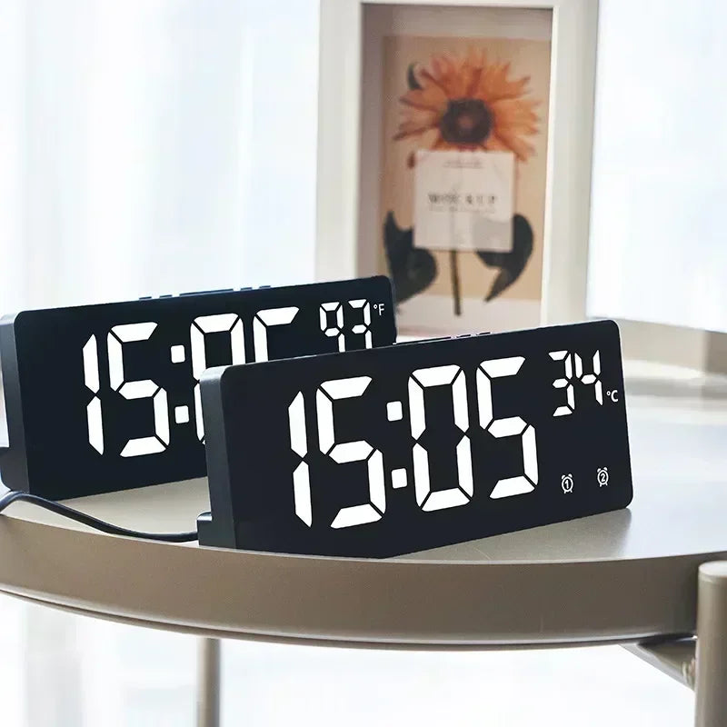 Desk ClockWith Temperature Display Dual Alarms Snooze Function Night Mode LED Display